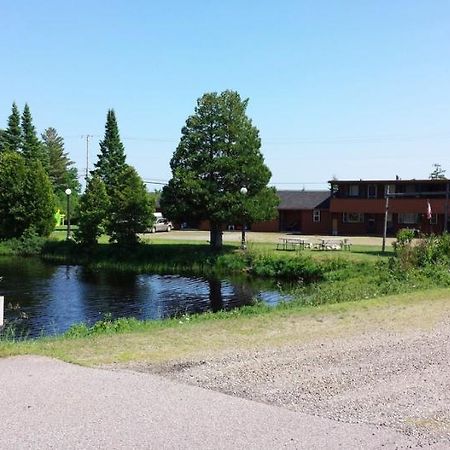 Bear Paw Inn Michigamme Exteriör bild